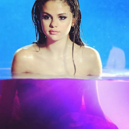 377064_261643673891309_119049044817440_639433_392485151_n - Selena Gomez 1