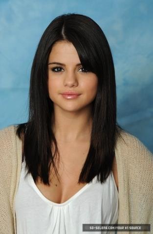 378401_262372013818475_119049044817440_640765_2090953225_n - Selena Gomez 1