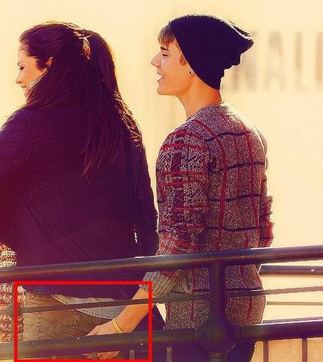 392082_323507787660204_181249531886031_1387754_1559163290_n - Selena Gomez 2