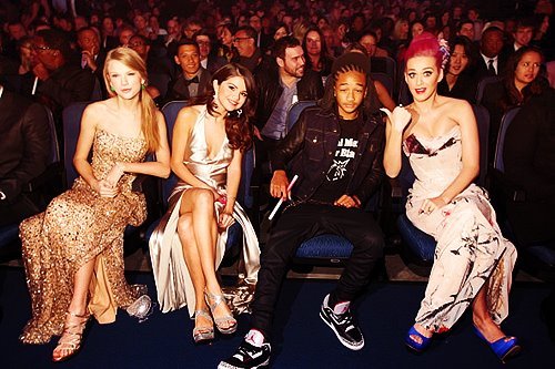 392111_252519501470393_119049044817440_619441_492850276_n - Selena Gomez 2