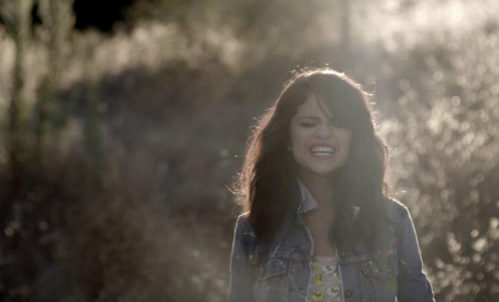 392294_250629938326016_119049044817440_615100_126702891_n - Selena Gomez 2