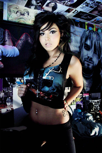 4da89b3689d79_large - EmO GiRlS