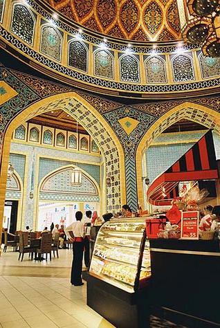 PersianCourtCafe500_prefRes - Dubai-unul din cele mai luxoase mai exlusiviste si mai frumoase orase