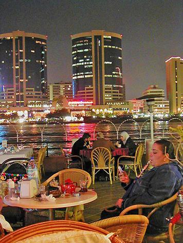 ShishaSmoker_prefRes - Dubai-unul din cele mai luxoase mai exlusiviste si mai frumoase orase