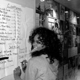89107_mesq - Rihanna