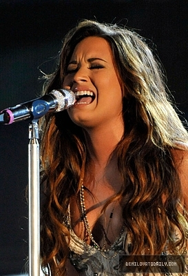 Demitzu (121) - Demitzu - 14 08 2011 - VH1 Do Something Awards