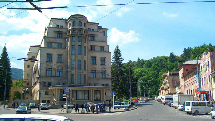 Casa Armatei si drumul spre Poiana