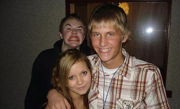 cum-sa-strici-poza-unor-prieteni-14 - Cum sa strici poza unor prieteni