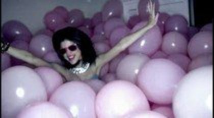 Selena - Gomez - Hit - The - Lights (44)
