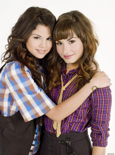 Demi Lovato si Selena Gomez - DEMI LOVATO SI SELENA GOMEZ