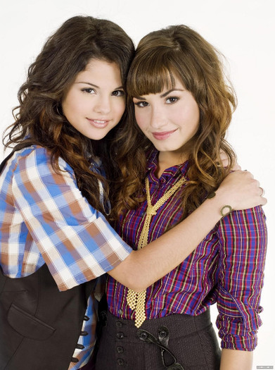 Demi Lovato si Selena Gomez