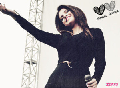 0105717839 - Selena Gomez