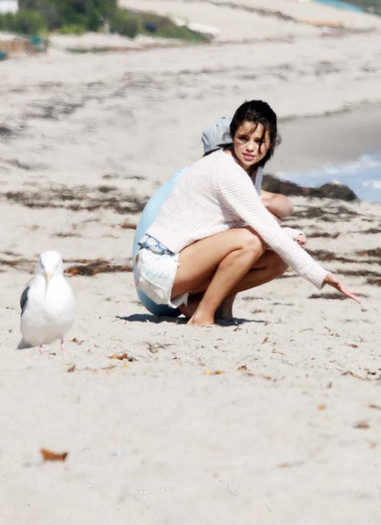 justin-bieber-selena-gomez-malibu-kiss-11 - Plaja Malibu---September 2011