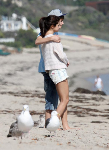 justin-bieber-selena-gomez-malibu-kiss-13_0