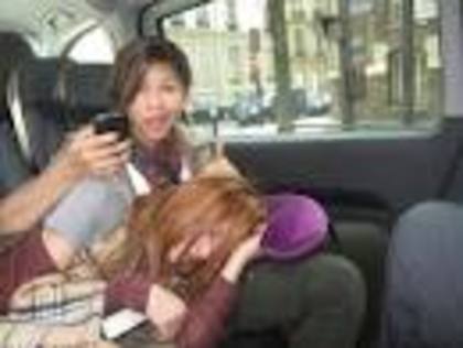  - Bella Thorne si Zendaya Coleman