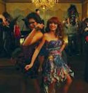  - Bella Thorne si Zendaya Coleman