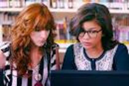  - Bella Thorne si Zendaya Coleman