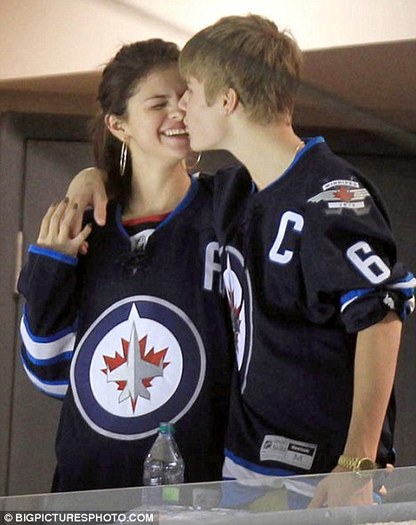 article-2052592-0e825eb500000578-29_468x590