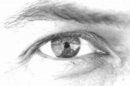 chica_ariel_bn_ojo_01