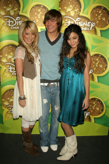 Ashley,Zac si Vanessa