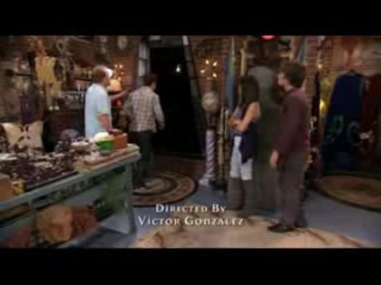 [1]Alex-Tells-the-World 082