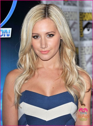 ashley-tisdale-2011-comiccon-pretty-2 - ashley tisdale