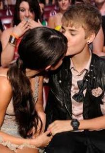 Selena Gomez & Justin Bieber; WoW!Fanii sunt socati?
