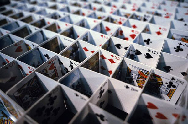 arta-din-carti-de-joc-05 - Arta din cartile de joc - o incapere din cartile de joc