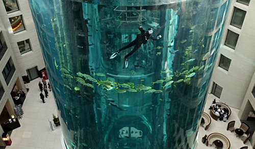 lift-in-interiorul-unui-acvariu01 - Lift in interiorul unui acvariu