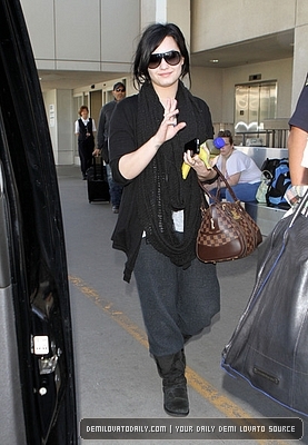 Demitzu (15) - Demitzu - Arrives into LAX Airport