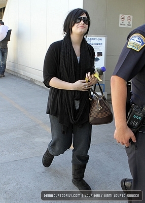 Demitzu (22) - Demitzu - Arrives into LAX Airport