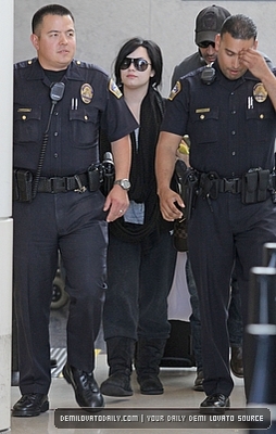 Demitzu (28) - Demitzu - Arrives into LAX Airport