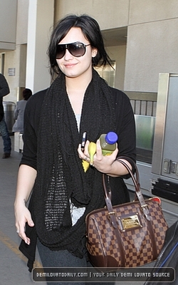 Demitzu (30) - Demitzu - Arrives into LAX Airport