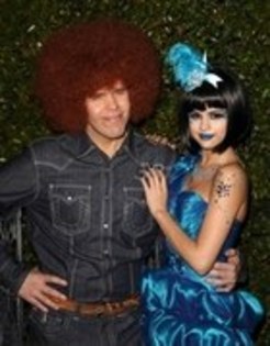 Selena in albastru ciudat (23) - Selena in albastru ciudat