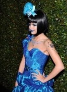Selena in albastru ciudat (27) - Selena in albastru ciudat
