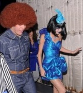 Selena in albastru ciudat (28) - Selena in albastru ciudat