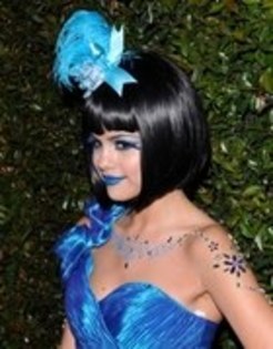 Selena in albastru ciudat (29) - Selena in albastru ciudat