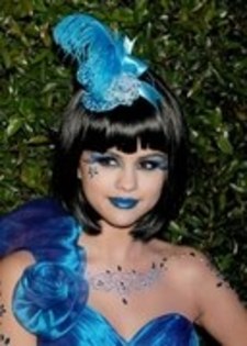 Selena in albastru ciudat (39) - Selena in albastru ciudat