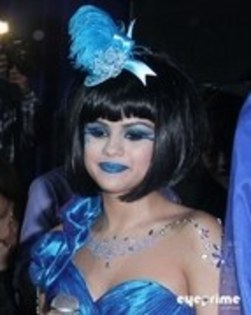 Selena in albastru ciudat (42) - Selena in albastru ciudat