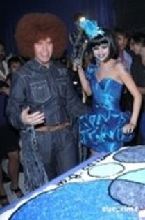 Selena in albastru ciudat (46)