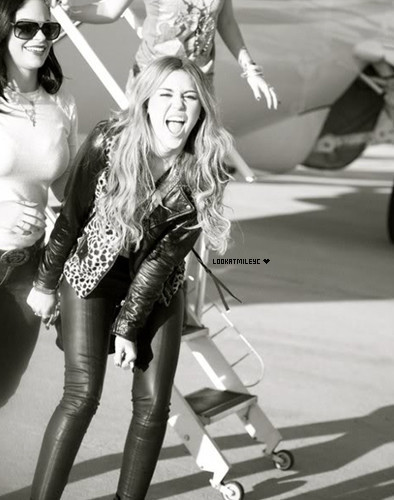 1318823189347_f_large - miley-cyrus 1