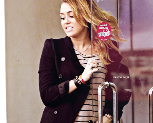 1320636473527_f_large - miley-cyrus 1