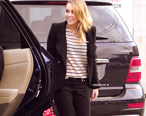 1320677361960_f_large - miley-cyrus 1