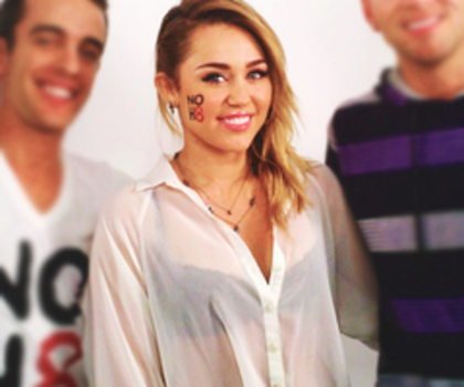 tumblr_lvebqznycl1qcczlgo1_500_thumb - miley-cyrus 1