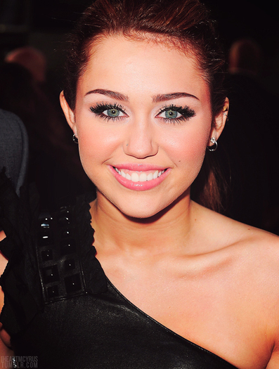 tumblr_lwoo8rDcCv1qcczlgo1_500_large - miley-cyrus 1