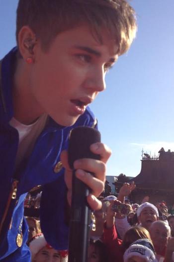 378405_318346494843000_181249531886031_1374676_961658103_n - Justin Bieber 4