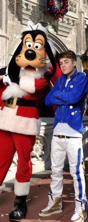 378407_197023513715318_100002230135480_416973_81814773_n - Justin Bieber 4