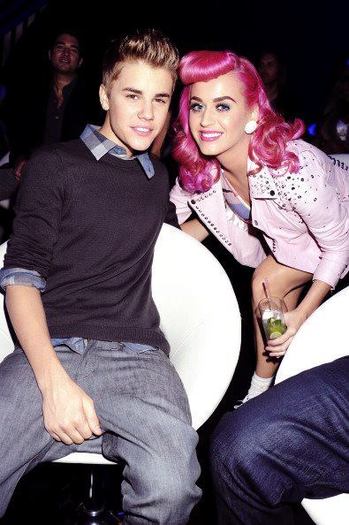 378481_301871966508711_195481250481117_1121122_928120529_n_large - Justin Bieber 4