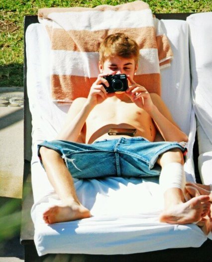 378672_267497936632159_168259336556020_695519_1936692910_n_large - Justin Bieber 4
