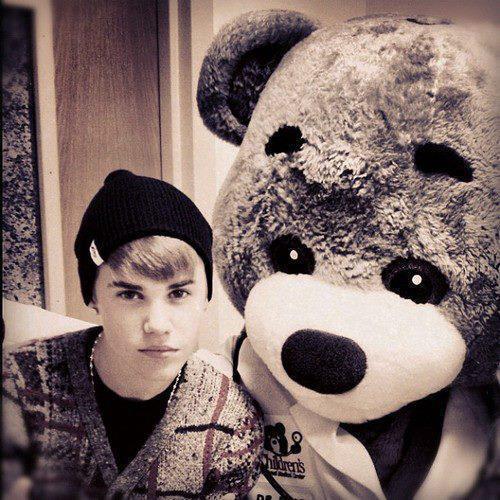 380536_290819250960358_205181369524147_799140_1553040618_n_large - Justin Bieber 4